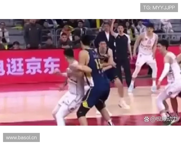 提前终止比赛的规则依据是什么？裁判在什么情况下有权中止对决？