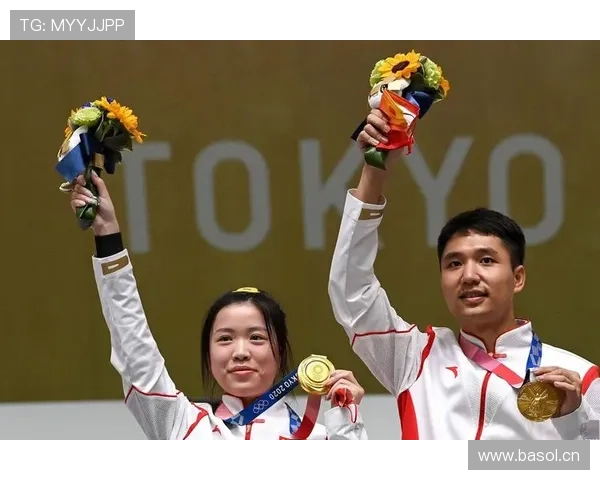 杨倩掏出奖牌那一刻，全场都静了，她居然穿得像邻家女孩—这反差我服了